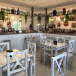 CAFÉ BAR LA CASITA DE LOS LEONES VALDEARCOS dentro