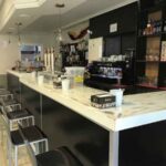 CAFÉ BAR SAL SI PUEDES LEÓN mostrador