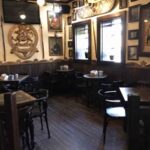 BAR BABÚ AFRIKA TROBAJO DEL CAMINO mesas
