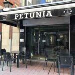 CAFÉ BAR PETUNIA LEÓN terraza