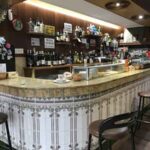 EL CAFÉ DE CURRO VILLAMAÑAN mostrador