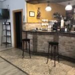 HOSTAL RESTAURANTE EL ABUELO TROBAJO DEL CAMINO mostrador