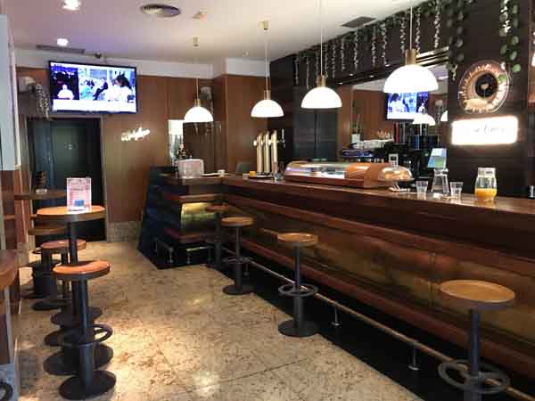 BAR SOL Y LUNA (Valladolid) 1 BAR SOL Y LUNA (Valladolid) mostrador