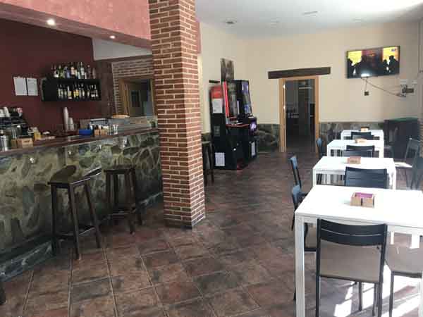 BAR RESTAURANTE LA ESCUELA (Campillo de Salvatierra) 1 BAR RESTAURANTE LA ESCUELA (Campillo de Salvatierra) mostrador