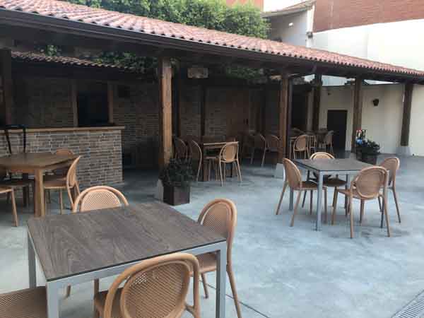 EL PATIO TERRAZA & COCINA (Valencia de Don Juan) 1 EL PATIO (Valencia de Don Juan) mesas